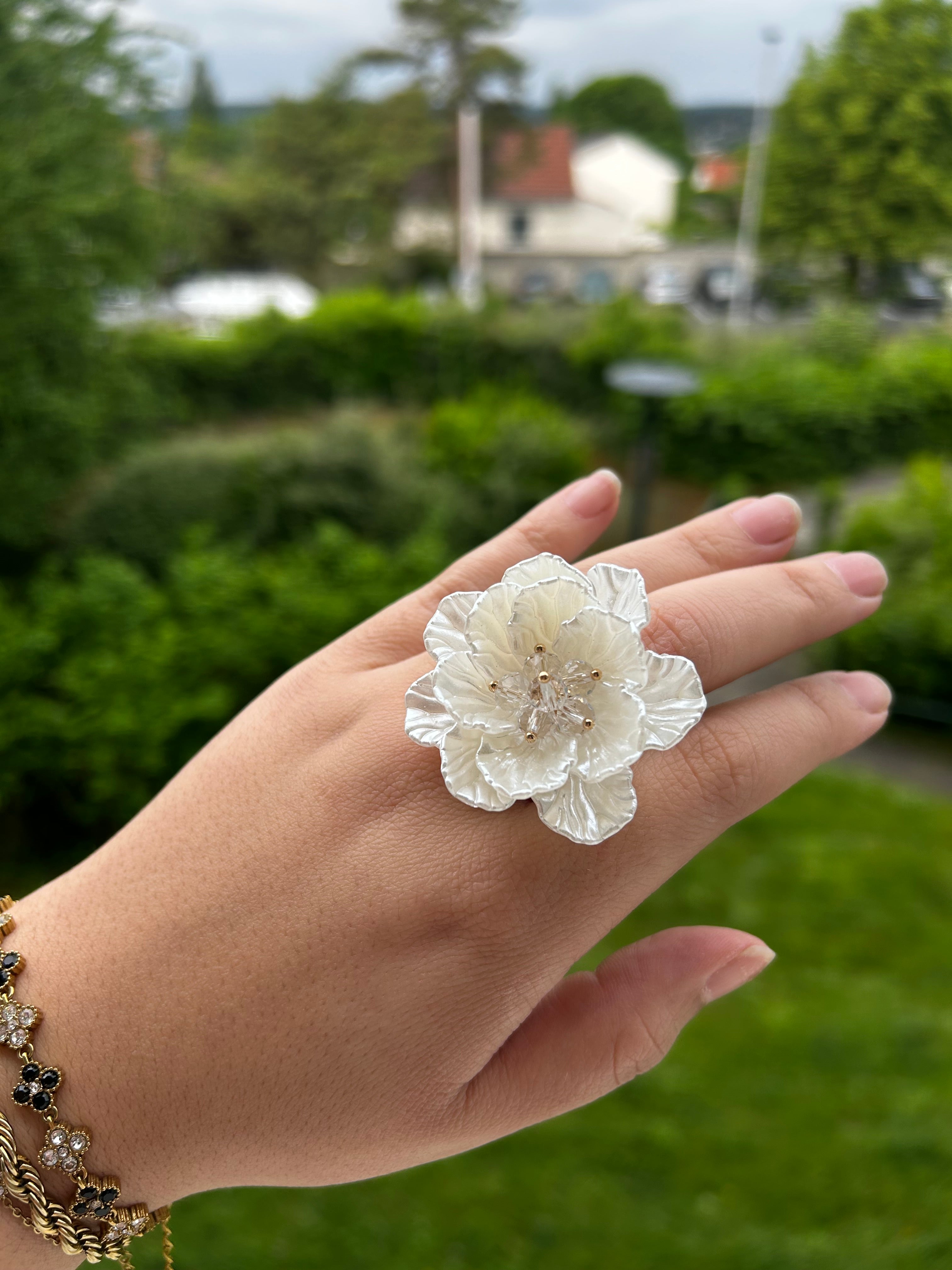 Bague fleurs blanches