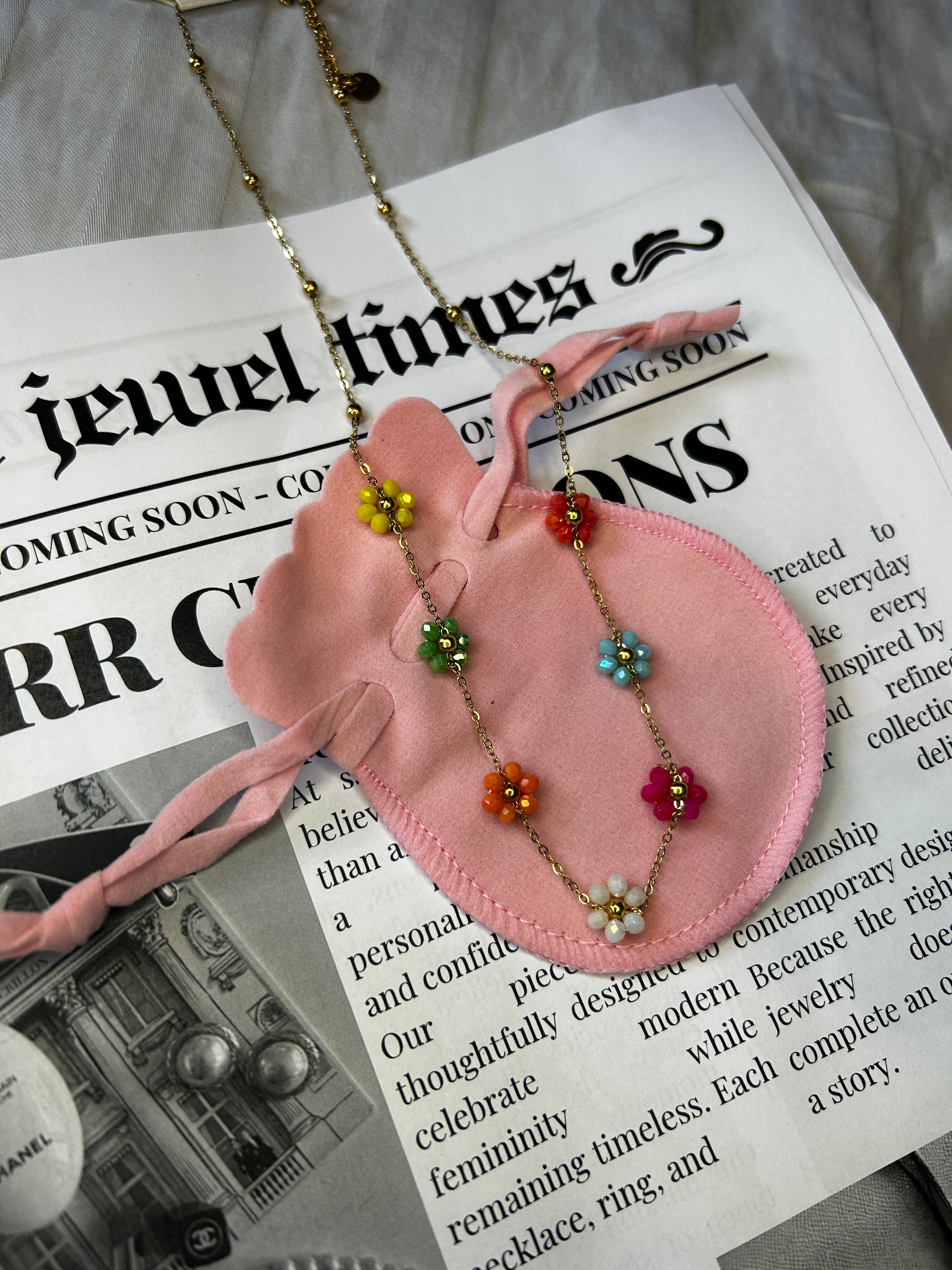 Collier summer flowers